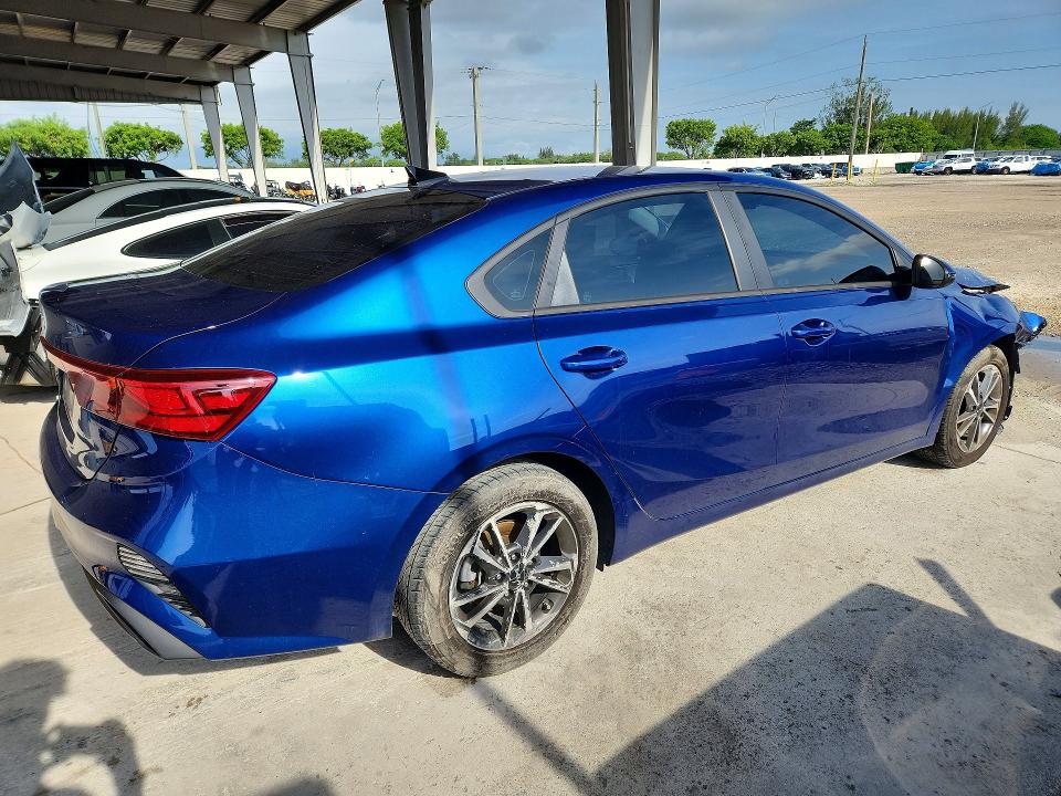 61786526 :رقم المزاد ، 3KPF24AD7NE483532 vin ، 2022 Kia Forte مزاد بيع