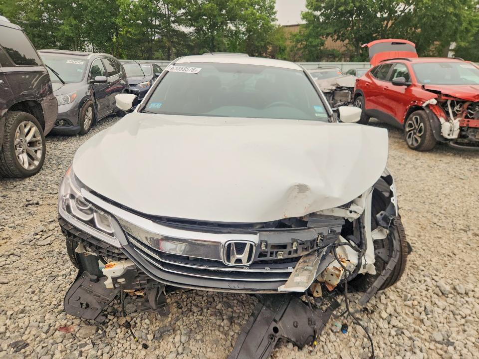 61059576 :رقم المزاد ، 1HGCR2F12HA072890 vin ، 2017 Honda Accord مزاد بيع
