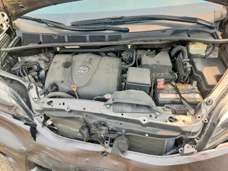 61541746 :رقم المزاد ، 5TDXZ3DC9HS890243 vin ، 2017 Toyota Sienna مزاد بيع