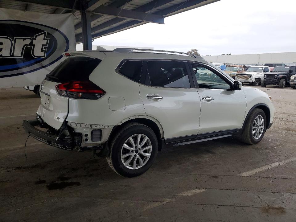 60090946 :رقم المزاد ، 5N1AT2MT2HC865487 vin ، 2017 Nissan Rogue مزاد بيع