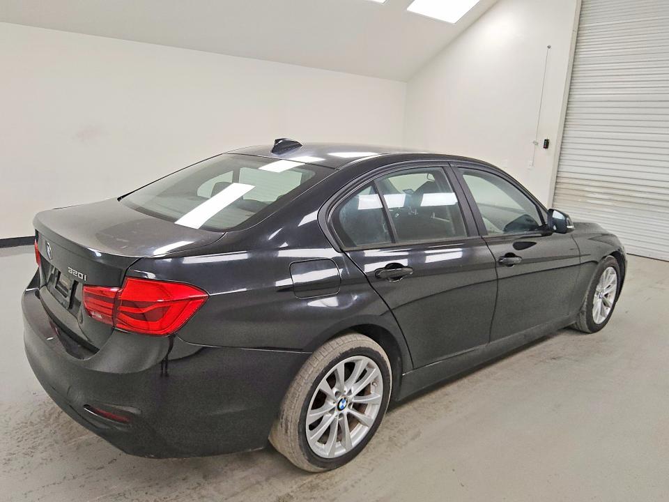 Aukcja sprzedaży 2017 Bmw 320, vin: WBA8E1G34HNU15957, numer aukcji: 61772656