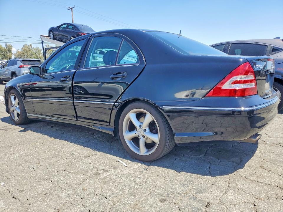 60620536 :رقم المزاد ، WDBRF40J05F713926 vin ، 2005 Mercedes-benz C مزاد بيع