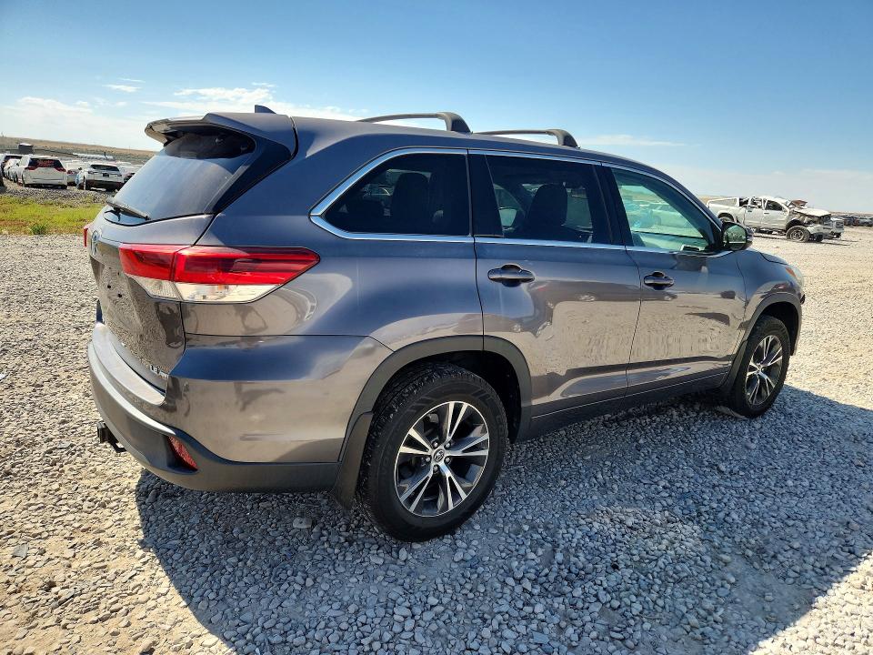 2018 Toyota Highlander მანქანა იყიდება აუქციონზე, vin: 5TDBZRFH3JS499343, აუქციონის ნომერი: 61959046