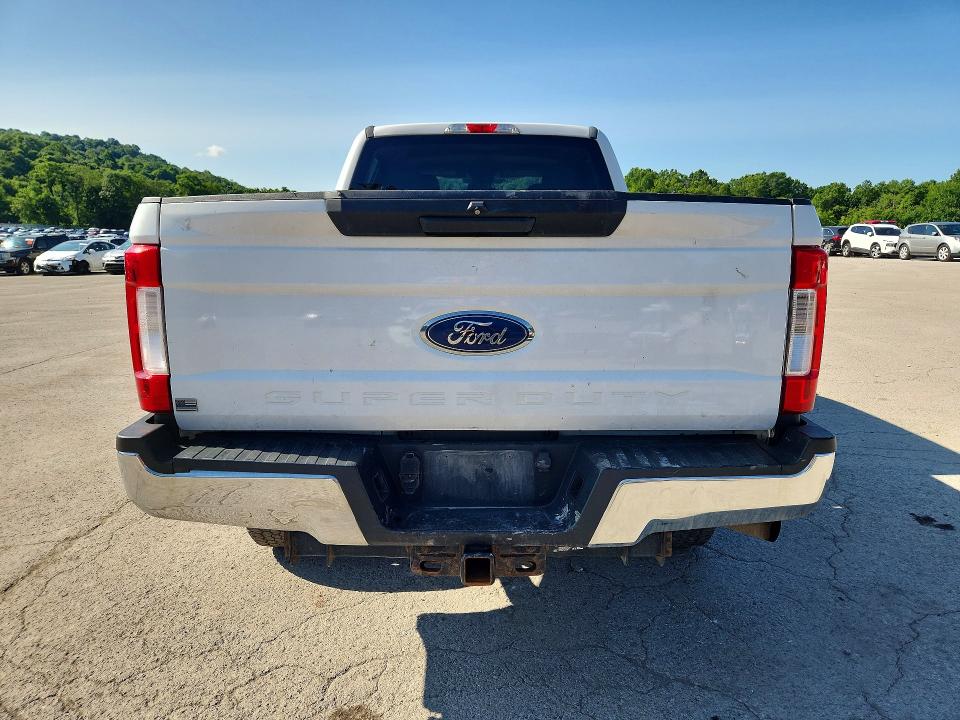 61393046 :رقم المزاد ، 1FT7W2B63JEC88613 vin ، 2018 Ford F250 مزاد بيع
