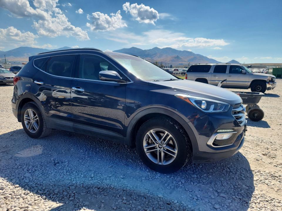 2017 Hyundai Santa Fe Sport მანქანა იყიდება აუქციონზე, vin: 5NMZUDLBXHH047743, აუქციონის ნომერი: 62671956