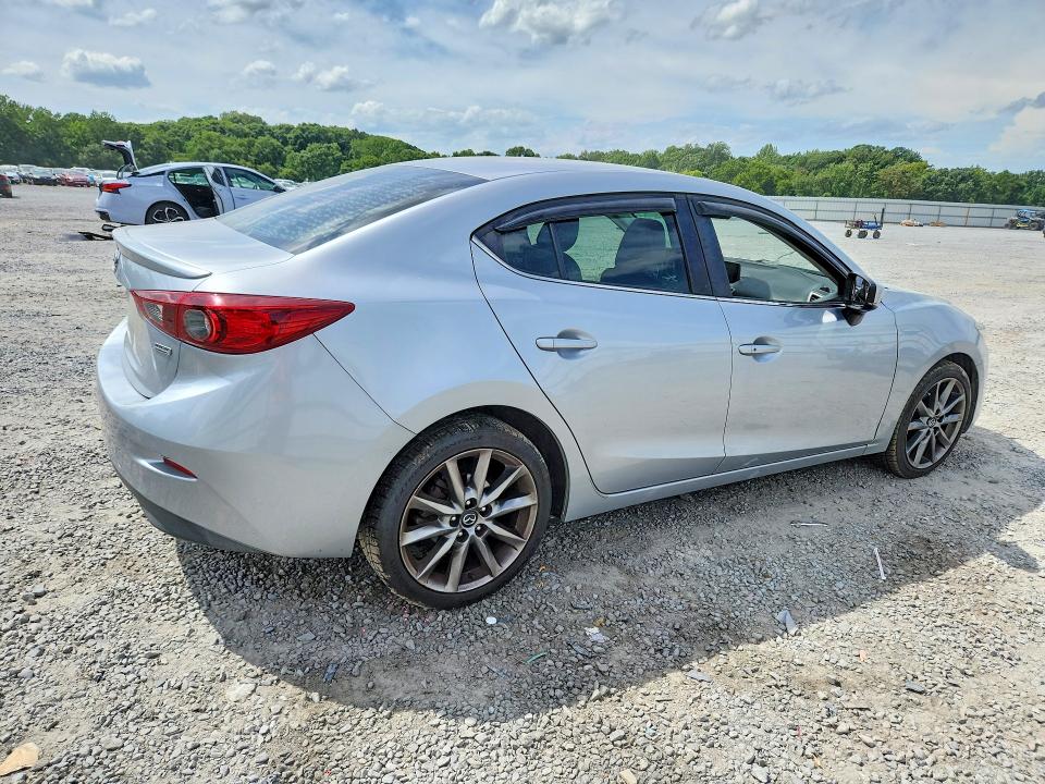 Продажа на аукционе авто 2018 Mazda 3, vin: 3MZBN1V30JM206045, номер лота: 61981186