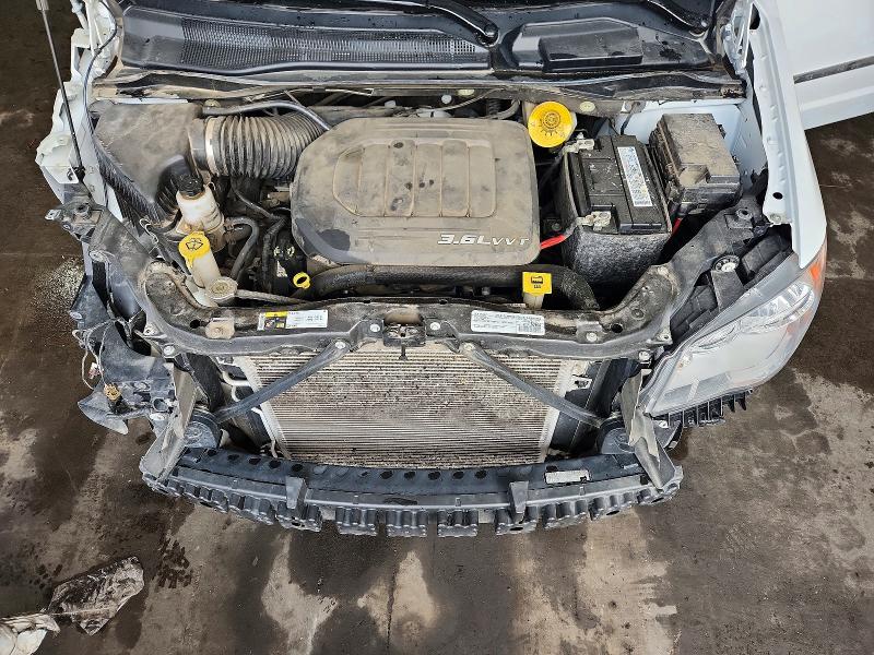 61511176 :رقم المزاد ، 2C4RC1BG5GR290539 vin ، 2016 Chrysler Town & Country مزاد بيع