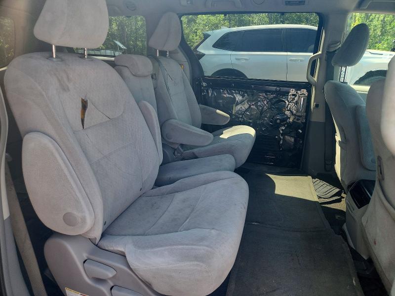 61435046 :رقم المزاد ، 5TDXK3DC9BS127036 vin ، 2011 Toyota Sienna مزاد بيع