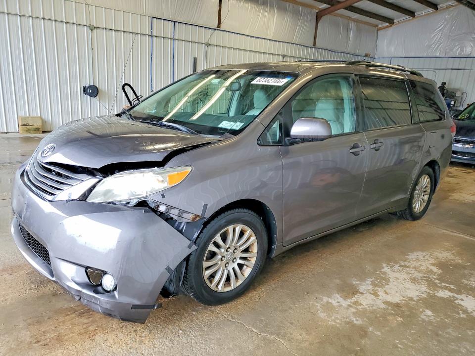 Auction sale of the 2011 Toyota Sienna, vin: 5TDYK3DC0BS111196, lot number: 62382166