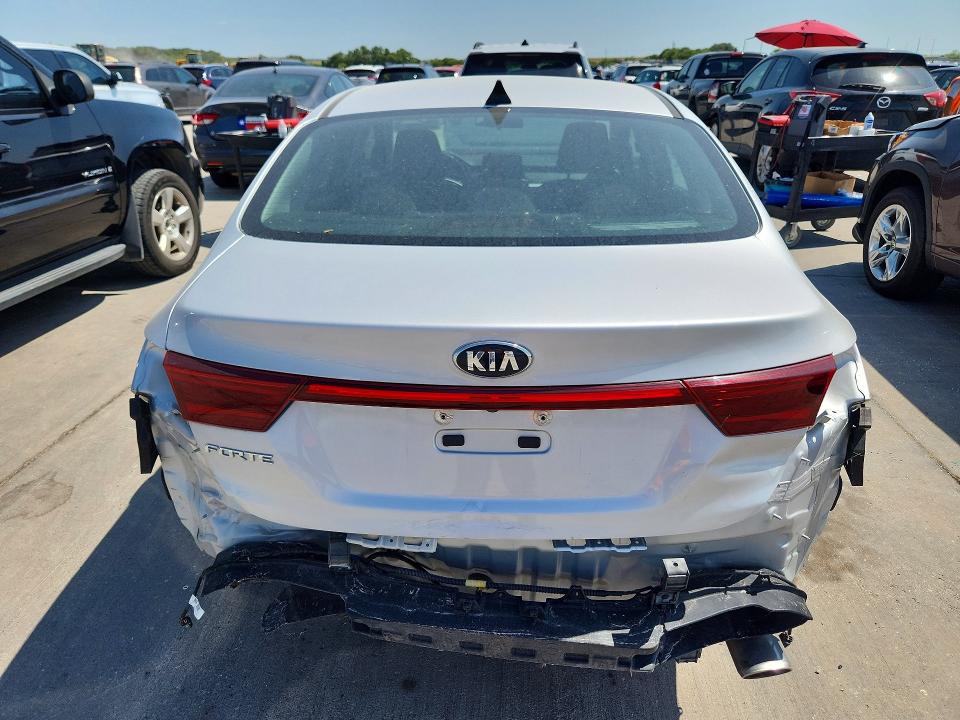 2020 Kia Forte მანქანა იყიდება აუქციონზე, vin: 3KPF24AD5LE186739, აუქციონის ნომერი: 63153986