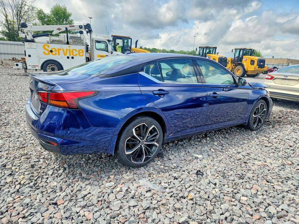 60399106 :رقم المزاد ، 1N4BL4CW2PN325615 vin ، 2023 Nissan Altima مزاد بيع