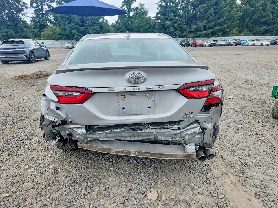 60039736 :رقم المزاد ، 4T1T11BK8MU023583 vin ، 2021 Toyota Camry مزاد بيع