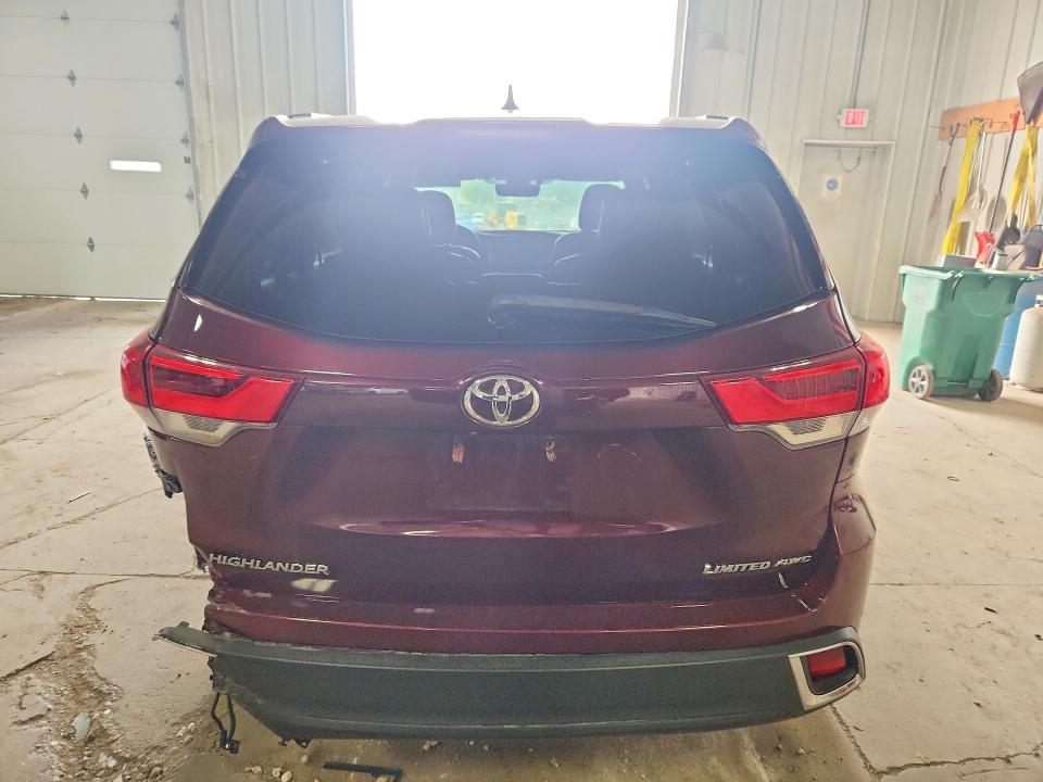 61382656 :رقم المزاد ، 5TDDZRFH0JS834857 vin ، 2018 Toyota Highlander مزاد بيع