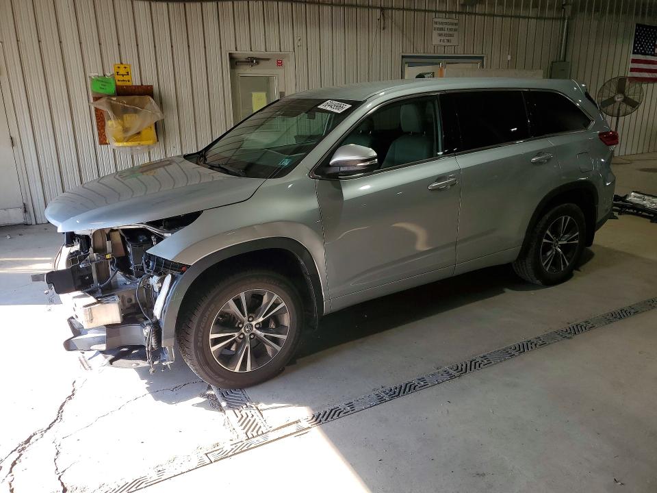 60449966 :رقم المزاد ، 5TDBZRFH5JS805880 vin ، 2018 Toyota Highlander مزاد بيع