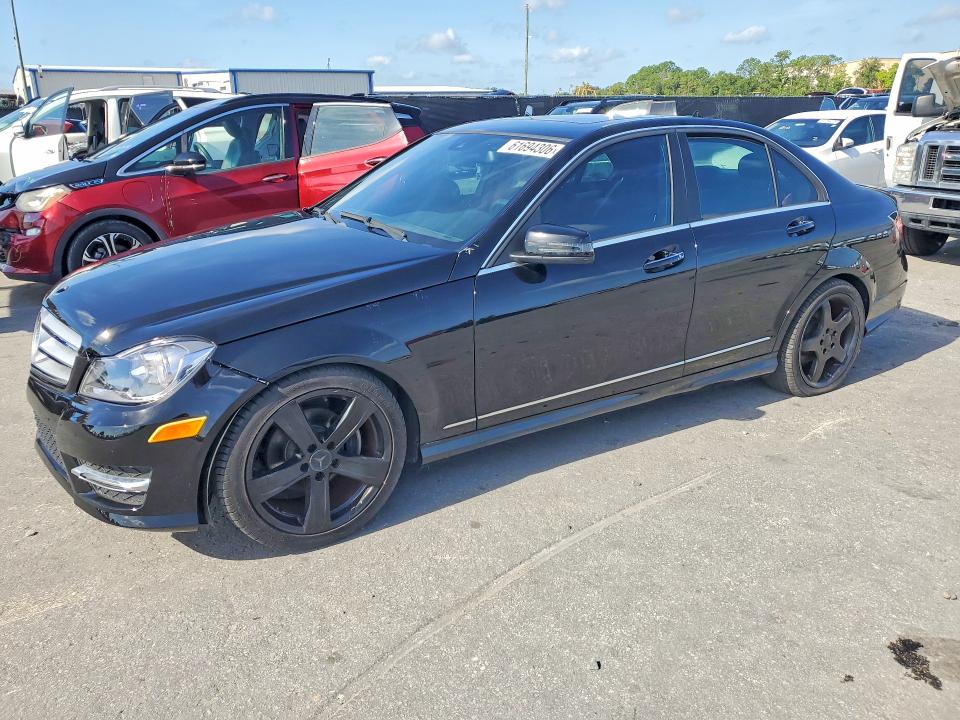 Продажа на аукционе авто 2013 Mercedes-benz C, vin: WDDGF4HB5DA797538, номер лота: 61694306