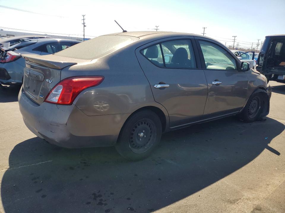 2014 Nissan Versa მანქანა იყიდება აუქციონზე, vin: 3N1CN7AP3EK462302, აუქციონის ნომერი: 63350316