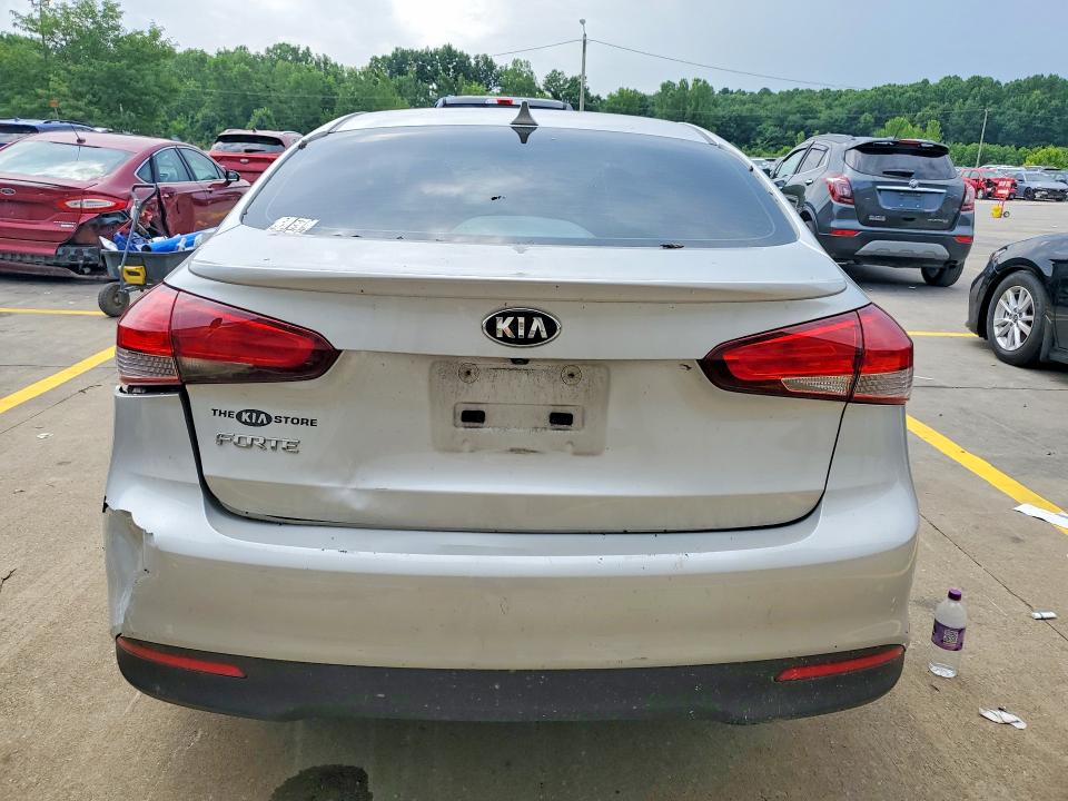 2017 Kia Forte მანქანა იყიდება აუქციონზე, vin: 3KPFL4A7XHE095237, აუქციონის ნომერი: 59785306