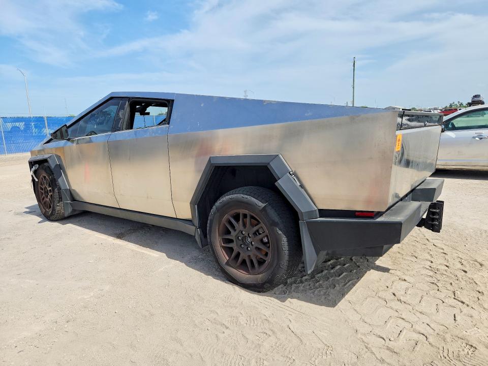 60715036 :رقم المزاد ، 7G2CEHED7SA072420 vin ، 2025 Tesla Cybertruck مزاد بيع
