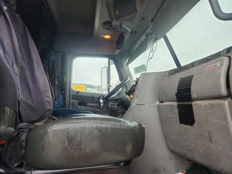 60697926 :رقم المزاد ، 1FUJA6CK27LW13398 vin ، 2007 Freightliner Columbia 1 مزاد بيع
