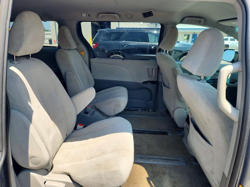 56974776 :رقم المزاد ، 5TDJK3DC2DS051748 vin ، 2013 Toyota Sienna مزاد بيع