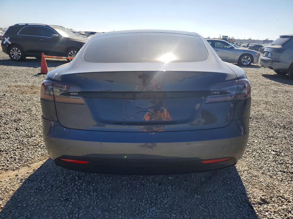 63313896 :رقم المزاد ، 5YJSA1E21LF391557 vin ، 2020 Tesla Model S مزاد بيع