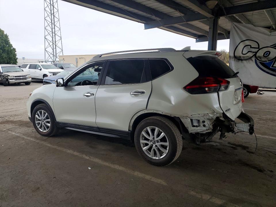 60090946 :رقم المزاد ، 5N1AT2MT2HC865487 vin ، 2017 Nissan Rogue مزاد بيع