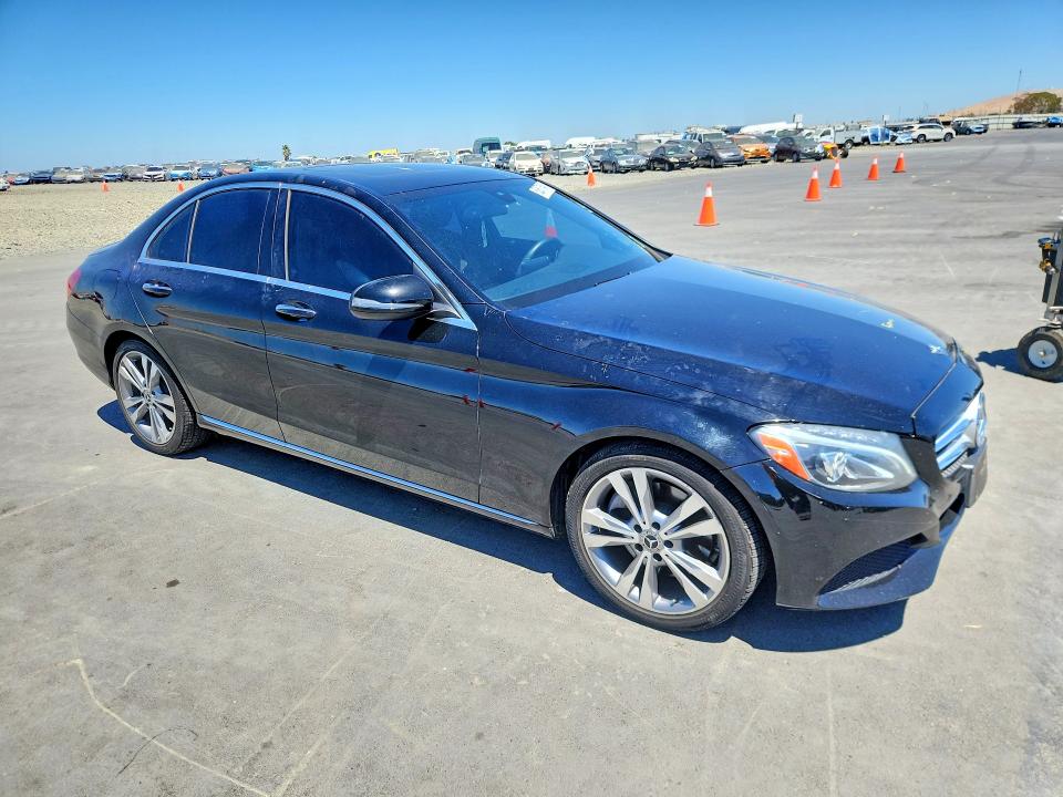 62871846 :رقم المزاد ، 55SWF4JB2JU273880 vin ، 2018 Mercedes-benz C مزاد بيع