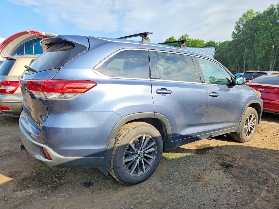2018 Toyota Highlander მანქანა იყიდება აუქციონზე, vin: 5TDJZRFH5JS491997, აუქციონის ნომერი: 61348546