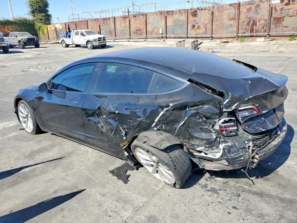 59309966 :رقم المزاد ، 5YJ3E1EB1KF186747 vin ، 2019 Tesla Model 3 مزاد بيع