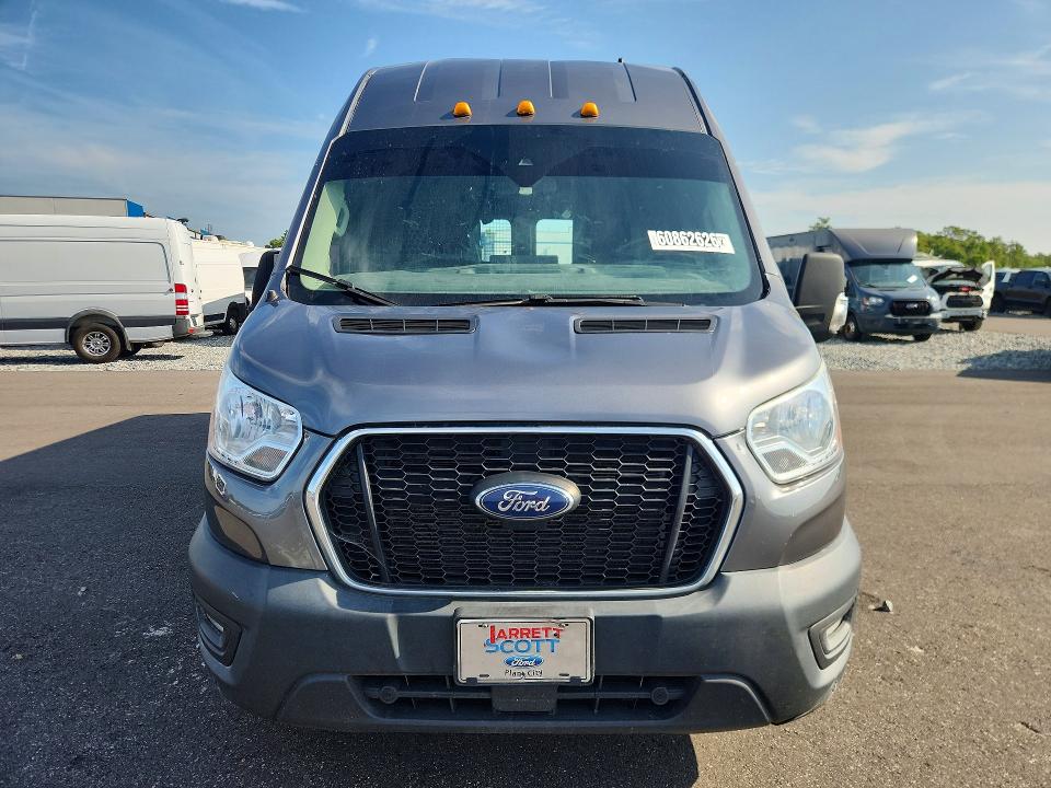 60862626 :رقم المزاد ، 1FTRU8XG0NKA21147 vin ، 2022 Ford Transit مزاد بيع