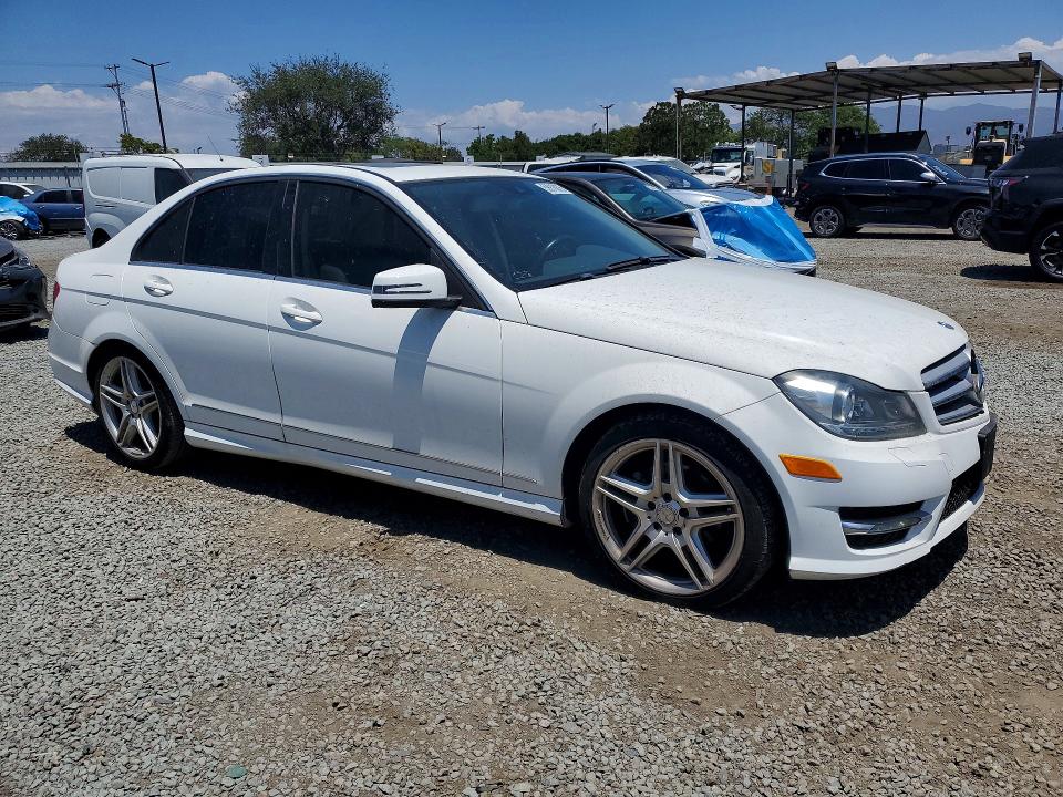 2013 Mercedes-benz C მანქანა იყიდება აუქციონზე, vin: WDDGF4HB4DA851587, აუქციონის ნომერი: 59916876
