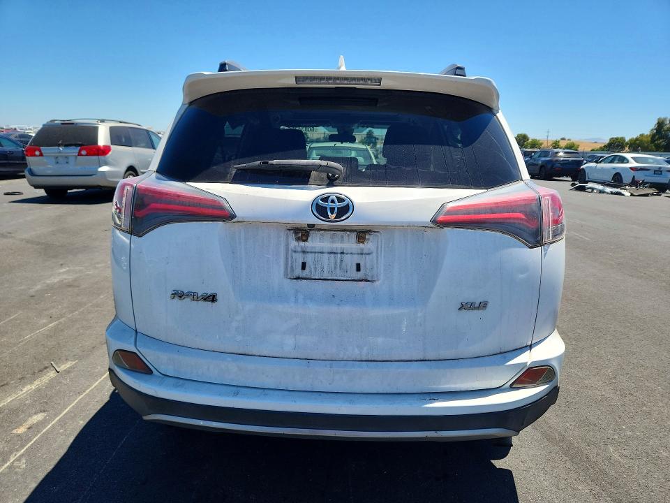 Продажа на аукционе авто 2017 Toyota Rav4, vin: JTMWFREV5HJ716173, номер лота: 60834796