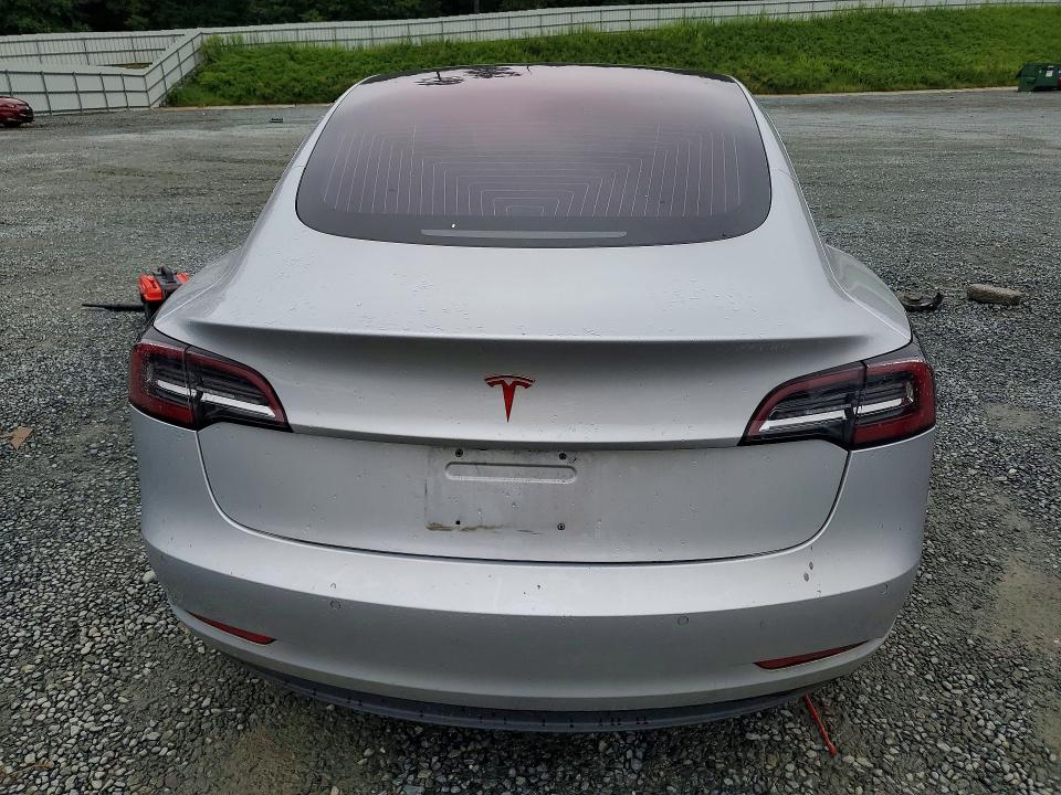 62535266 :رقم المزاد ، 5YJ3E1EA3JF050013 vin ، 2018 Tesla Model 3 مزاد بيع