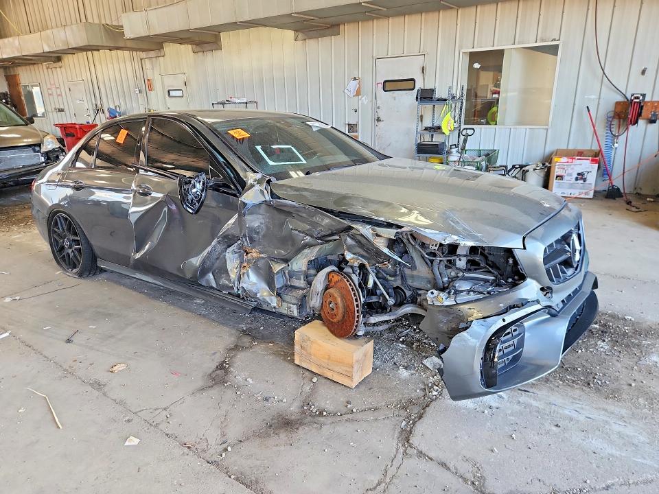 60858286 :رقم المزاد ، WDDZF6EBXJA391761 vin ، 2018 Mercedes-benz E مزاد بيع
