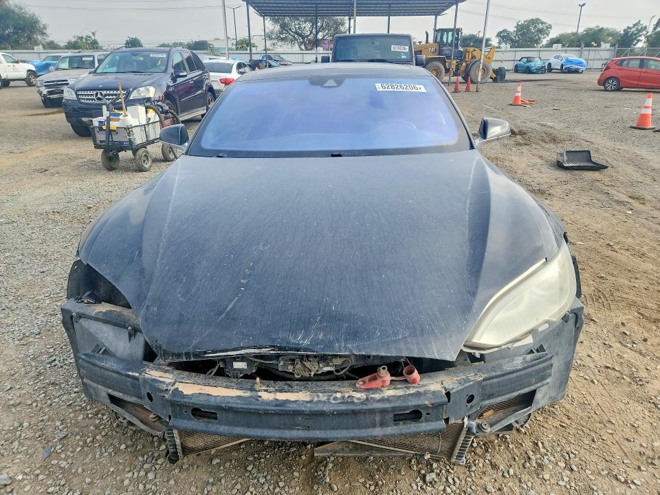 2014 Tesla Model S მანქანა იყიდება აუქციონზე, vin: 5YJSA1H21EFP62246, აუქციონის ნომერი: 62826206