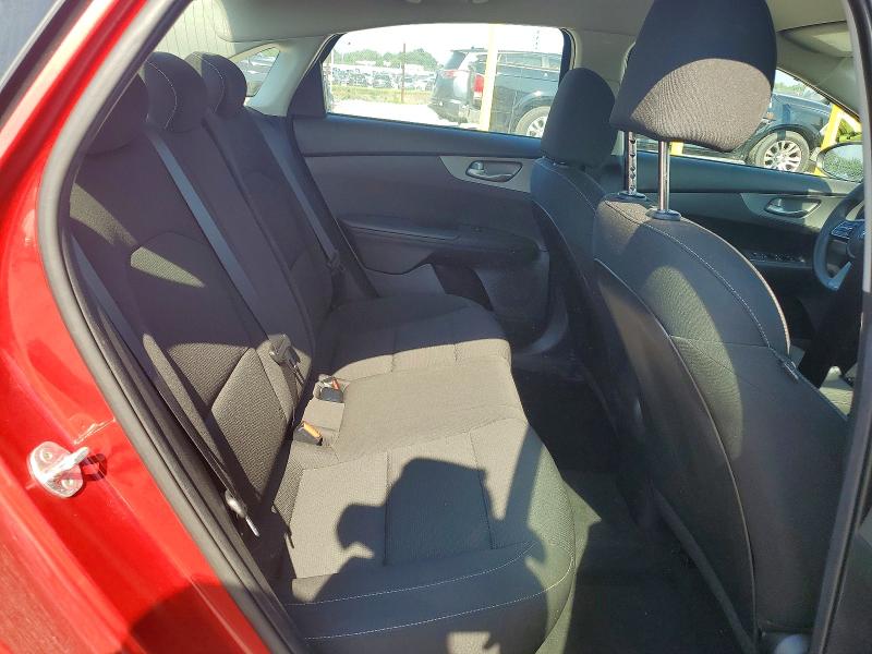 60777596 :رقم المزاد ، 3KPF24AD2ME352894 vin ، 2021 Kia Forte مزاد بيع
