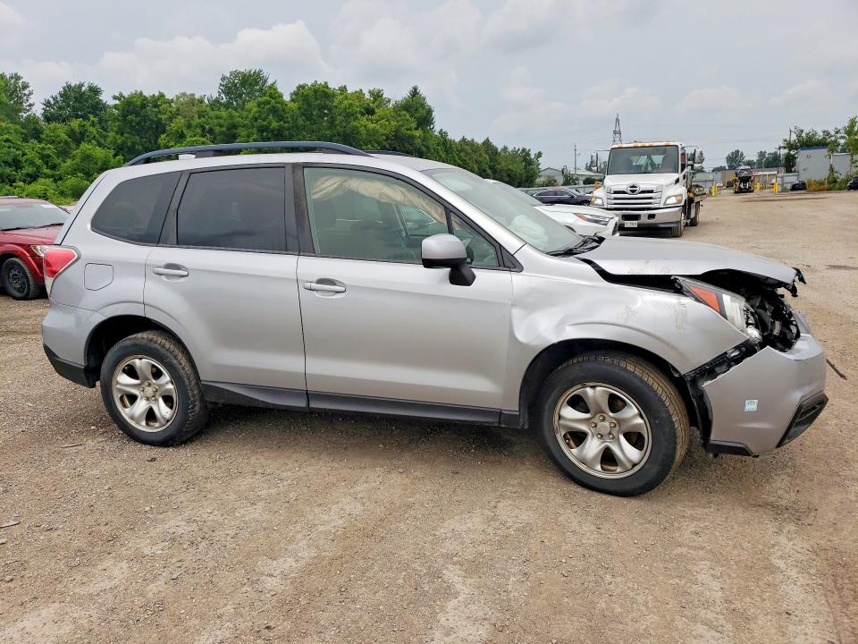 62122156 :رقم المزاد ، JF2SJEBC1JH571477 vin ، 2018 Subaru Forester مزاد بيع