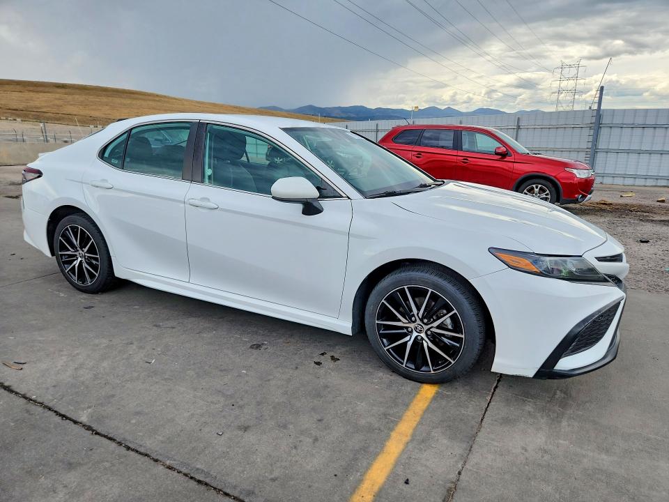 Продаж на аукціоні авто 2021 Toyota Camry, vin: 4T1G11AK0MU555865, номер лоту: 61923956