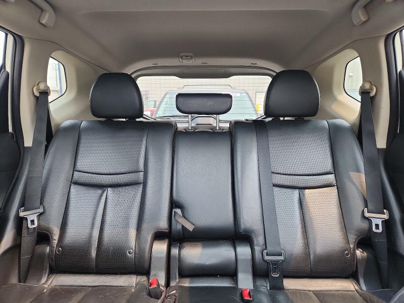 61382596 :رقم المزاد ، 5N1AT2MV7FC860638 vin ، 2015 Nissan Rogue مزاد بيع