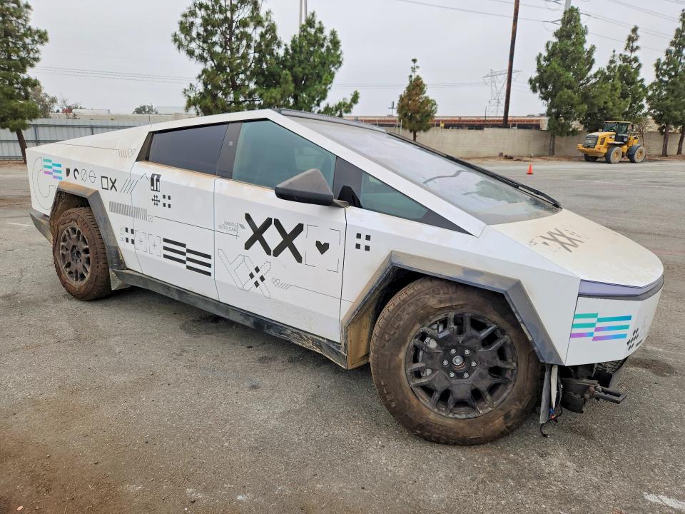 59649206 :رقم المزاد ، 7G2CEHEE2RA037271 vin ، 2024 Tesla Cybertruck مزاد بيع