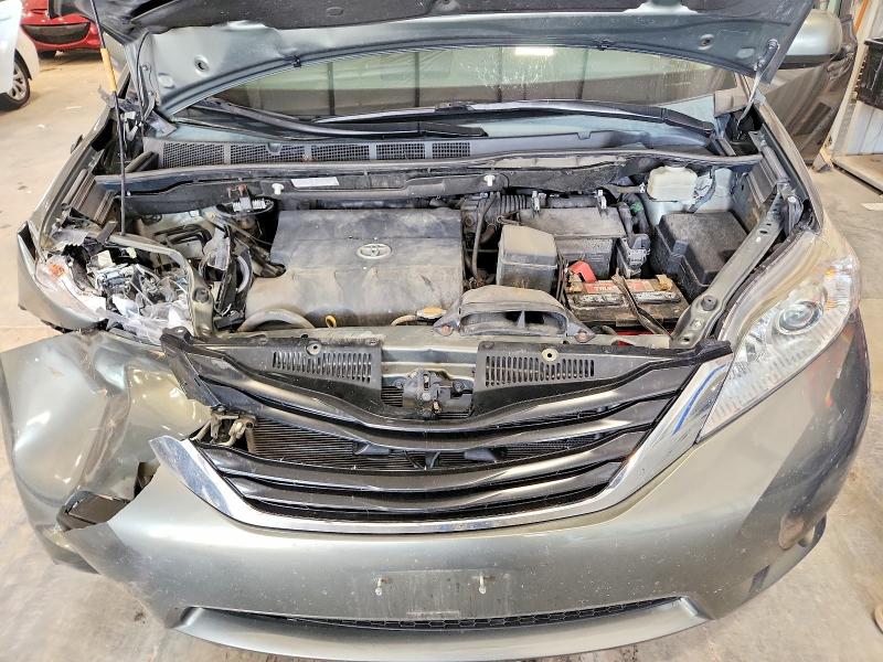 61056736 :رقم المزاد ، 5TDKK3DC2DS307231 vin ، 2013 Toyota Sienna مزاد بيع