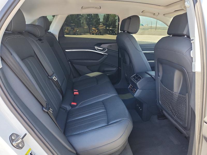 Продажа на аукционе авто 2019 Audi E-tron, vin: WA1LAAGE6KB005397, номер лота: 60200466