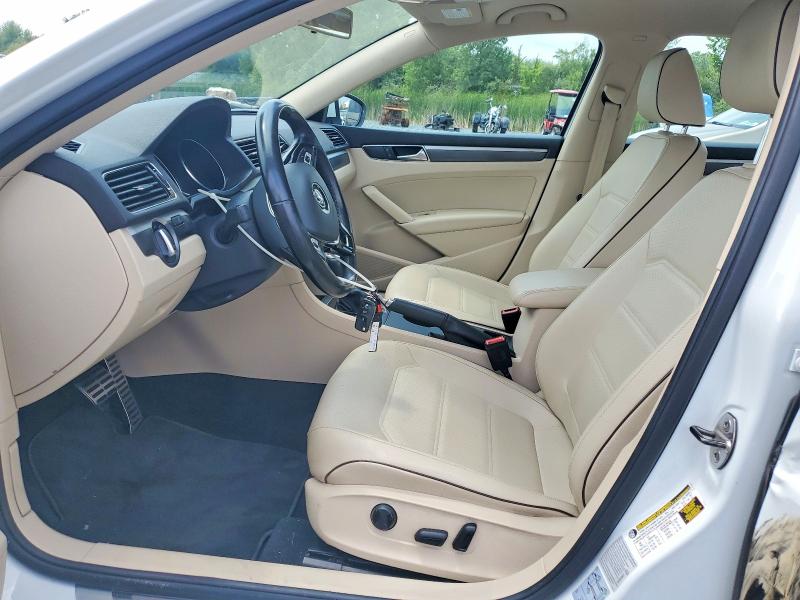 61964396 :رقم المزاد ، 1VWDT7A30HC044887 vin ، 2017 Volkswagen Passat مزاد بيع