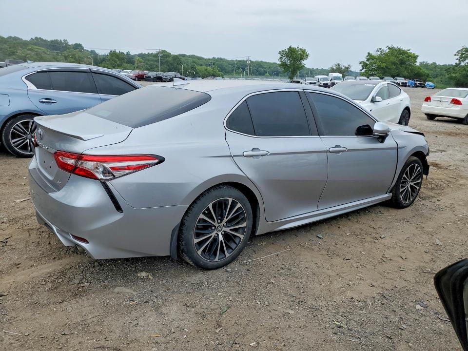 62357496 :رقم المزاد ، 4T1B11HK5KU773779 vin ، 2019 Toyota Camry مزاد بيع
