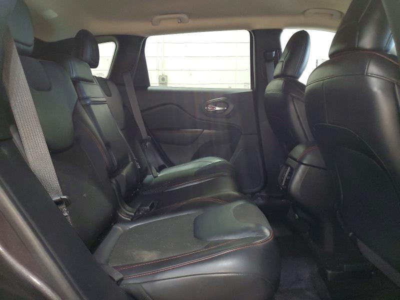 60331396 :رقم المزاد ، 1C4PJMBS4HW561277 vin ، 2017 Jeep Cherokee مزاد بيع
