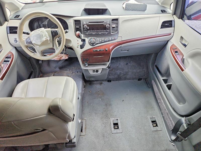61295096 :رقم المزاد ، 5TDYK3DC5ES455935 vin ، 2014 Toyota Sienna مزاد بيع