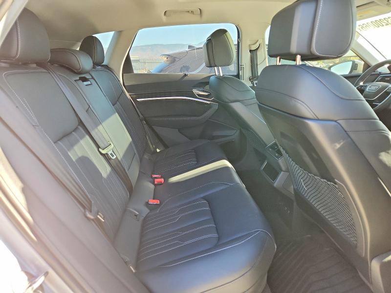 Продажа на аукционе авто 2021 Audi E-tron, vin: WA1VABGEXMB010720, номер лота: 63200066
