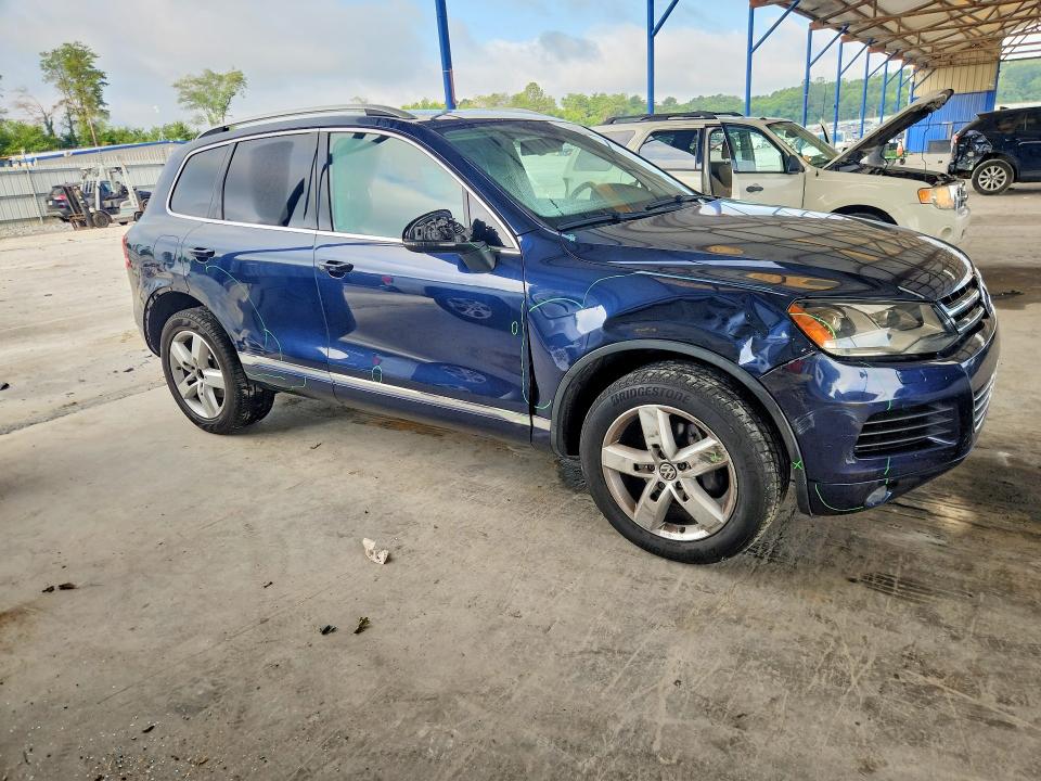 2011 Volkswagen Touareg მანქანა იყიდება აუქციონზე, vin: WVGFF9BP7BD000608, აუქციონის ნომერი: 61214136