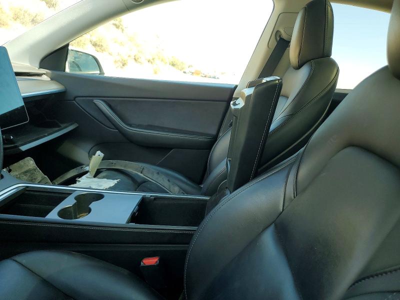 60811126 :رقم المزاد ، 5YJYGDEE4MF207119 vin ، 2021 Tesla Model Y مزاد بيع
