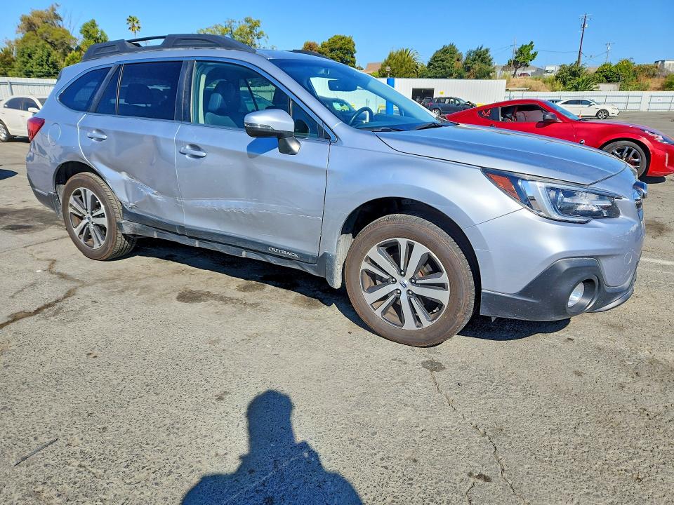 61007306 :رقم المزاد ، 4S4BSANC8J3239058 vin ، 2018 Subaru Outback مزاد بيع